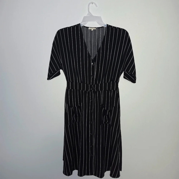 Charlotte russe women's midi stripped black and white dress size M buttons down - Picture 1 of 6